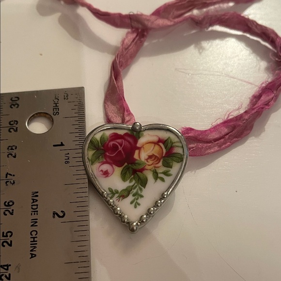 Floral Heart China Pendant Necklace with Pink Sari Ribbon - Picture 6 of 6